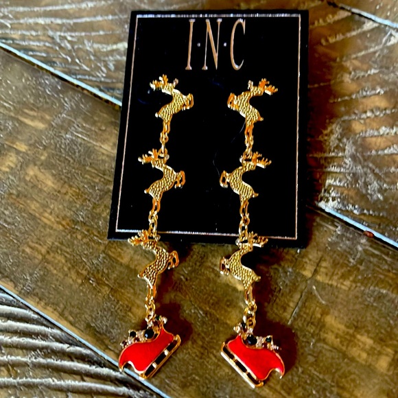 NEW Holiday Lane Created For Macy’s Reindeer 🦌and Sleigh 🛷 Dangling Earrings - Picture 1 of 5